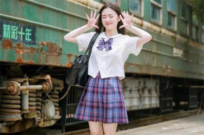 ​jk制服裙正反面怎么区分 jk裙的扣子是系在哪个方向
