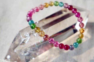 ​碧玺手链可以带右手吗 有很多讲究