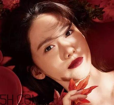枫叶妆怎么画  枫叶妆画法步骤