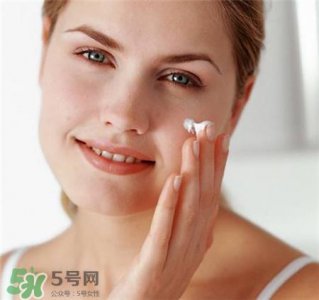 ​补涂防晒霜要洗脸吗?怎么补涂防晒霜?