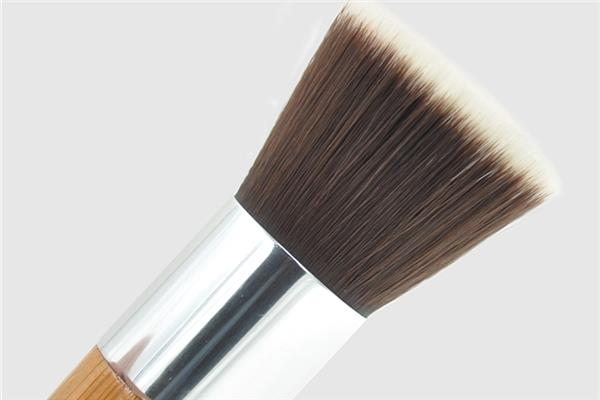 粉底刷用之前要打湿吗 粉底刷正确使用方法