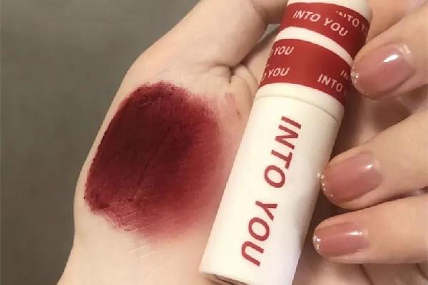 唇泥可以用洗面奶洗掉吗 唇泥用什么卸妆