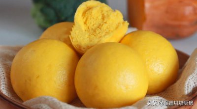 ​和面时加入1点黄油轻松做出喧软光滑的南瓜馒头，不粘案板不粘手