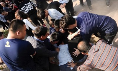 ​奇耻大辱！17岁少年被街道办群殴致死，凶手却只赔300元