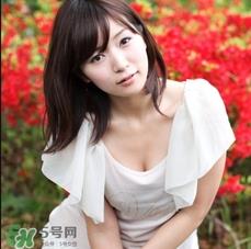 精华乳要洗掉吗？精华乳要不要洗？