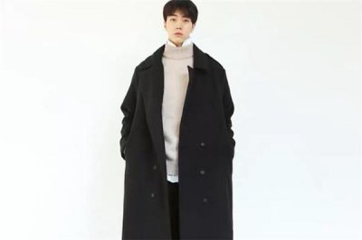 ​男生黑色大衣怎么搭配 男生黑色大衣内搭什么好看