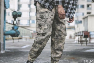 ​工装裤配什么上衣好看 工装裤应该怎么搭配