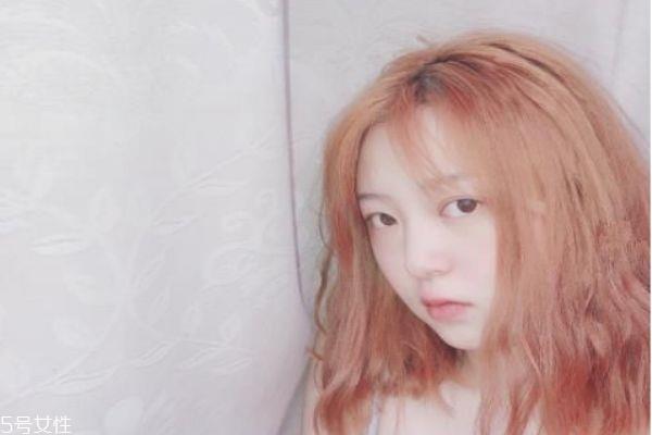 脏橘色头发适合夏天吗 脏橘色发色掉色后颜色