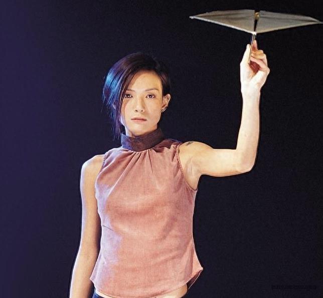 余文乐宣布与女友王棠云结婚，盘点历任前女友，太可惜了