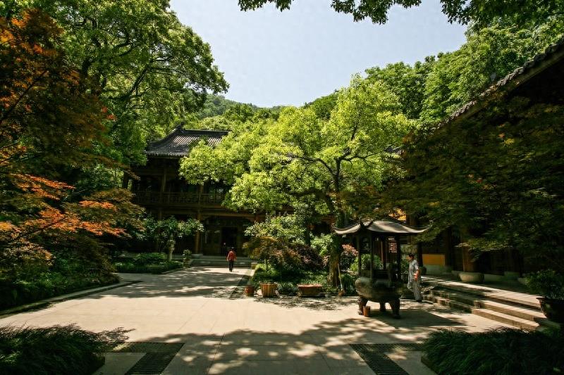 永福寺，有1600多年历史，杭州市佛教界恢复的规模最大的寺院之一
