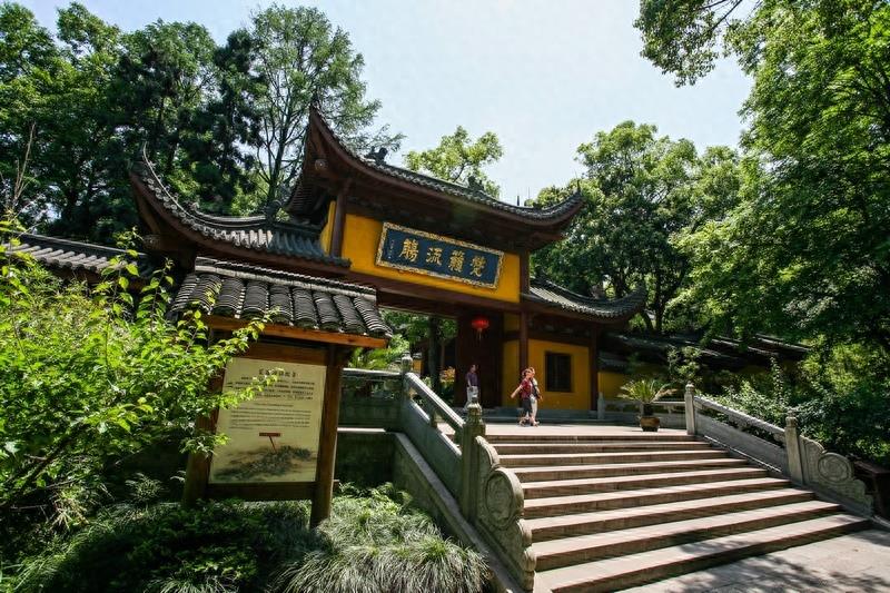 永福寺，有1600多年历史，杭州市佛教界恢复的规模最大的寺院之一