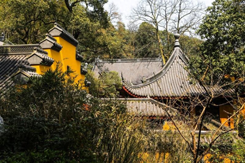 永福寺，有1600多年历史，杭州市佛教界恢复的规模最大的寺院之一
