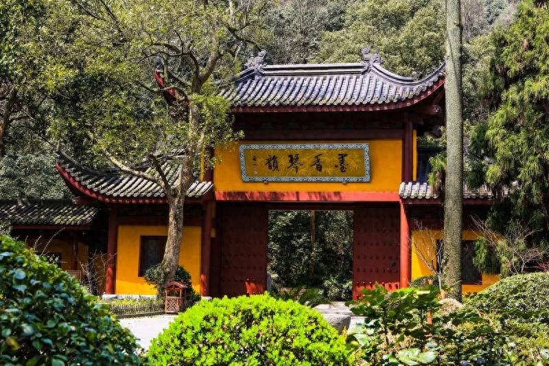 永福寺，有1600多年历史，杭州市佛教界恢复的规模最大的寺院之一