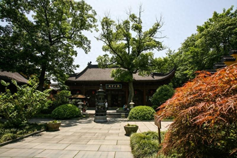 永福寺，有1600多年历史，杭州市佛教界恢复的规模最大的寺院之一