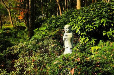 ​永福寺，有1600多年历史，杭州市佛教界恢复的规模最大的寺院之一