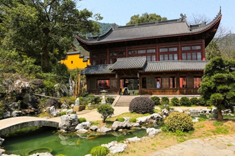 永福寺，有1600多年历史，杭州市佛教界恢复的规模最大的寺院之一