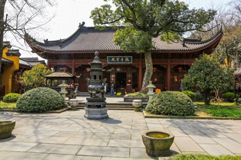 永福寺，有1600多年历史，杭州市佛教界恢复的规模最大的寺院之一