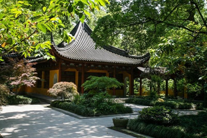 永福寺，有1600多年历史，杭州市佛教界恢复的规模最大的寺院之一
