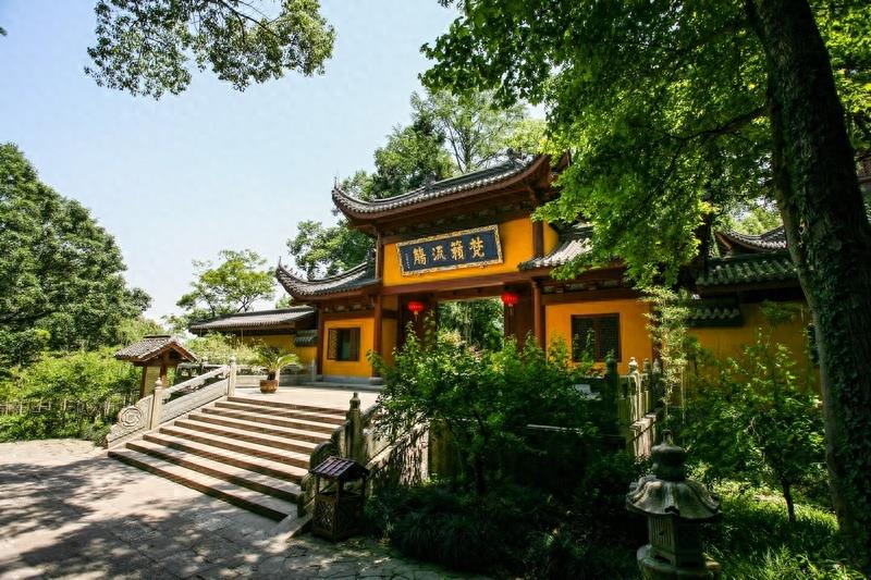 永福寺，有1600多年历史，杭州市佛教界恢复的规模最大的寺院之一