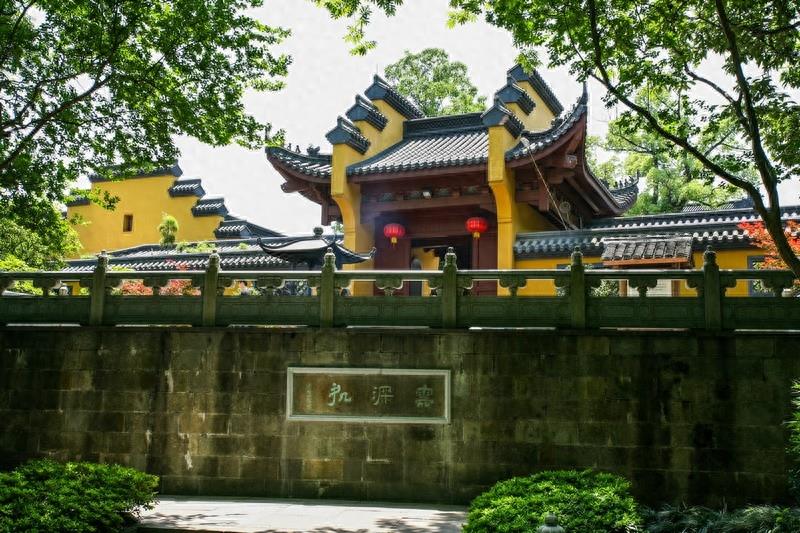 永福寺，有1600多年历史，杭州市佛教界恢复的规模最大的寺院之一
