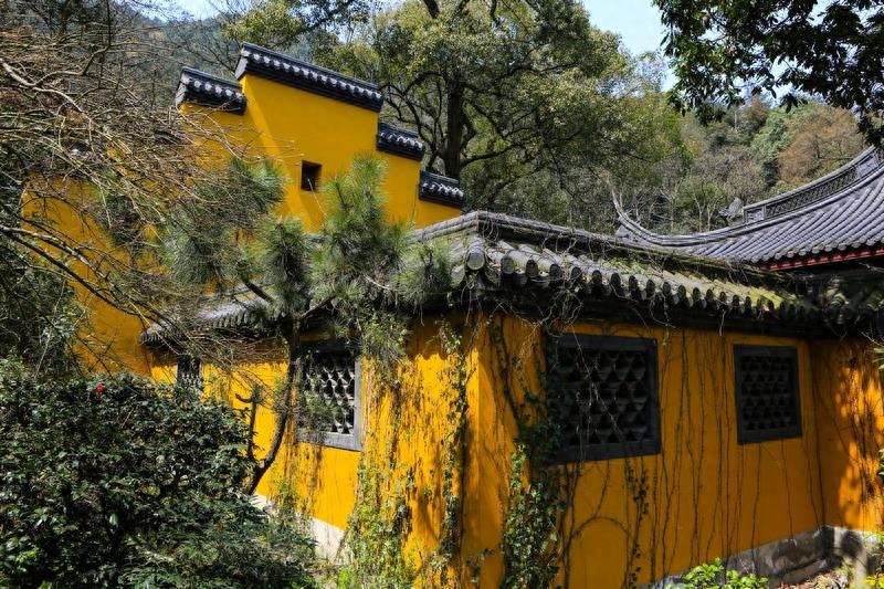 永福寺，有1600多年历史，杭州市佛教界恢复的规模最大的寺院之一