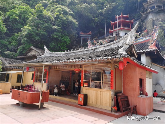 历史名山，佛教圣地，福建龙岩市永定区的南华山，曾为东南第一寺
