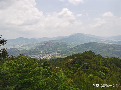 历史名山，佛教圣地，福建龙岩市永定区的南华山，曾为东南第一寺