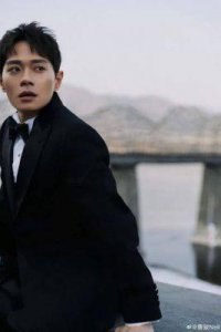 ​胡一天内裤事件揭秘：从小鲜肉到网络热议的背后真相