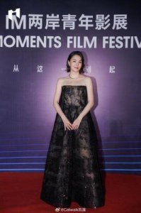​《花明度》首发剧照：于佩尔与张榕容幸福牵手，2025圣丹斯电影节首映在即