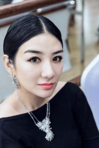 ​黄奕：从被抛弃到坚强独立，母女情深再攀人生高峰