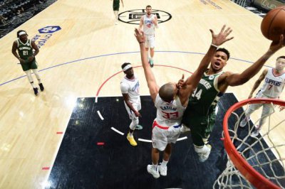 ​雄鹿首发五虎全部得到至少15分5篮板2三分，NBA历史首队