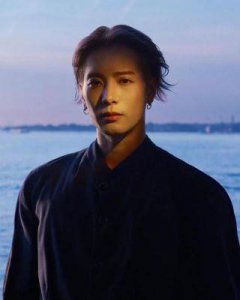 ​停工一年，王嘉尔因抑郁症隐退休养