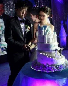​曲曲大女人：如何打造亿万女利帝国，实现财富自由的捞女传奇