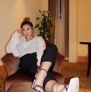 ​林忆莲女儿21岁，微胖身材却美艳，自弹自唱欲进军娱乐圈？