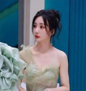 ​柳岩的初恋男友是谁？揭秘其不婚原因及屡遇渣男事件