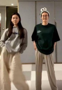 ​苗苗亲妹妹首次拍戏，搭档韩庚镜头前紧张，郑恺：多亏了我的协助