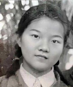 ​陈凯歌的前妻洪晃，年轻时曾与任敏神似，即便体重达到180斤，她依然展现出美