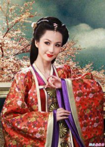 ​蓝心妍，请提供她的出生年份以及详细个人信息，包括原名字