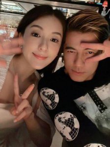 ​郭富城爱妻方媛庆祝八月生辰美照曝光，网友称女神依旧美丽动人