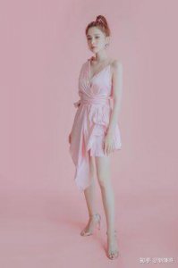 ​“如玉美腿”“肤若凝脂”：盘点我国娱乐圈中十位被誉为“美腿”的女神