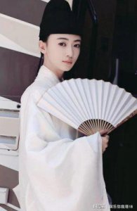 ​于正透露吴谨言名下无财产，洪尧拥有副业，经济状况良好