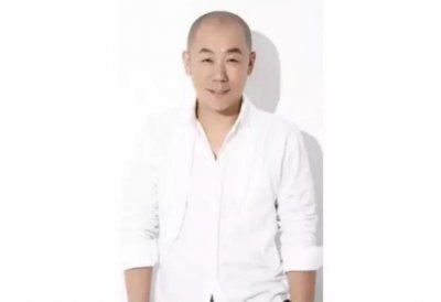 ​老黑：时刻“抢镜”的颜值担当