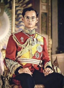 ​拉玛九世——泰国最帅国王：普密蓬大帝传奇的一生
