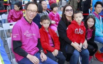 ​“跳水皇后”伏明霞，生了三个孩子，42岁还不安分拼四胎