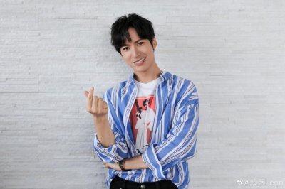 ​赖艺：与张云龙、刘芮麟同班同学，参演多部影视剧却始终没有大火