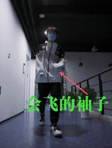 ​飞牛全身照爆出，意外暴露真实身高，粉丝：你的袖子为何会飞？