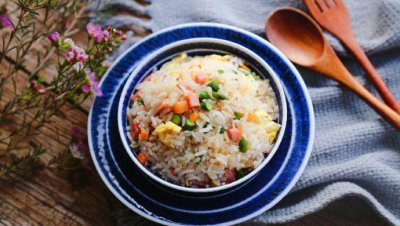 ​食米记 | 来碗皇家“碎金饭”，饭要粒粒分开还要沾着蛋