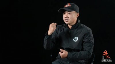 ​意外发现失联骑士李聪明遗物后，他重返羌塘N35，致敬英雄之路