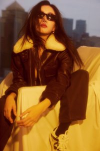 ​江疏影“美拉德机车”穿搭，蓉城邂逅酷girl