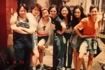 ​闪孕闪婚，孕期抽烟，年度最荒唐女明星